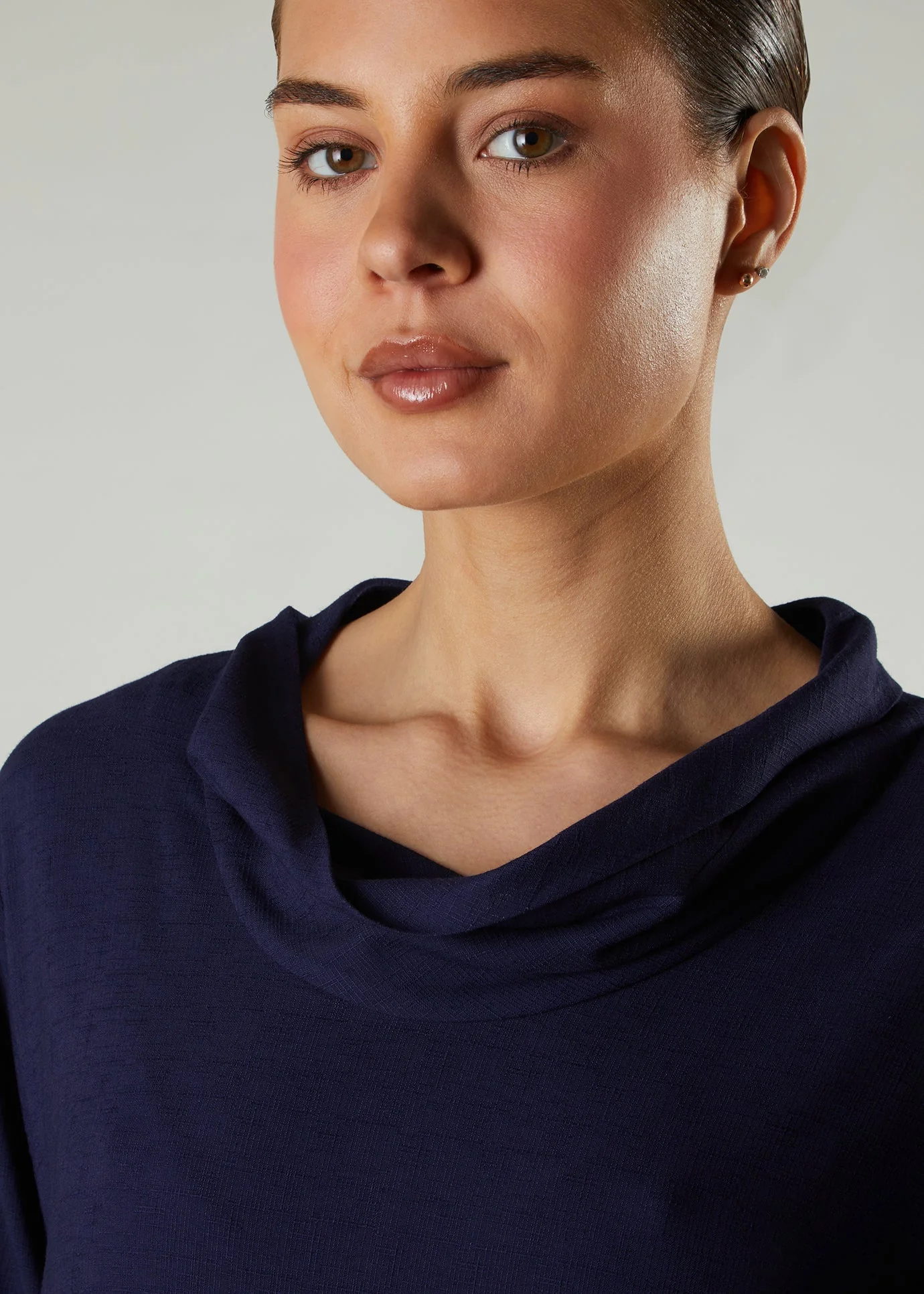 Cowl Neck Abaya Navy - Image 4