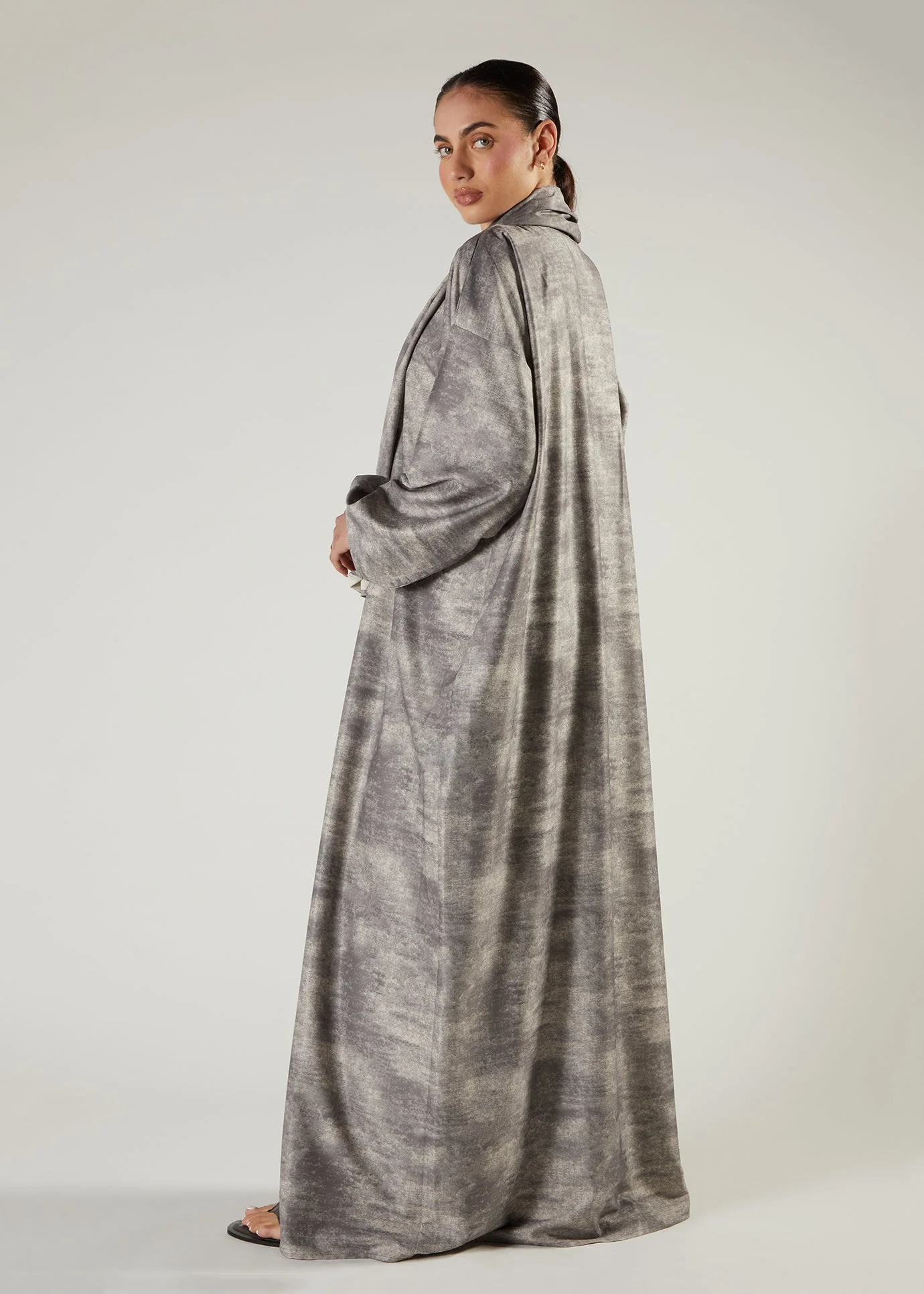 Marble Prayer Abaya - Image 3