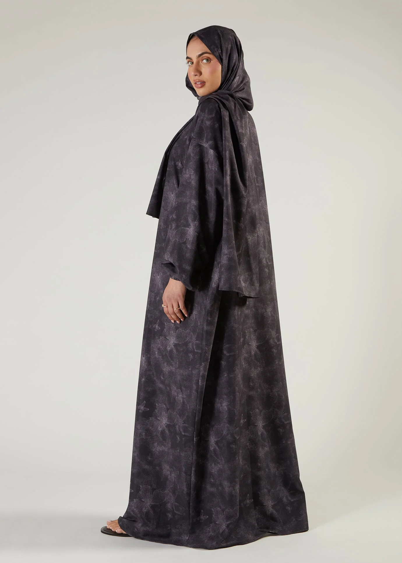 Onyx Prayer Abaya - Image 4