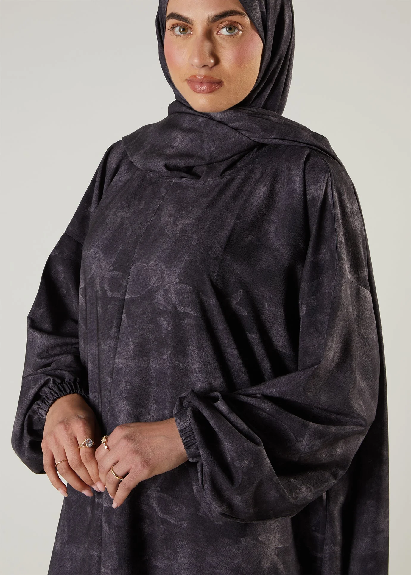 Onyx Prayer Abaya - Image 5