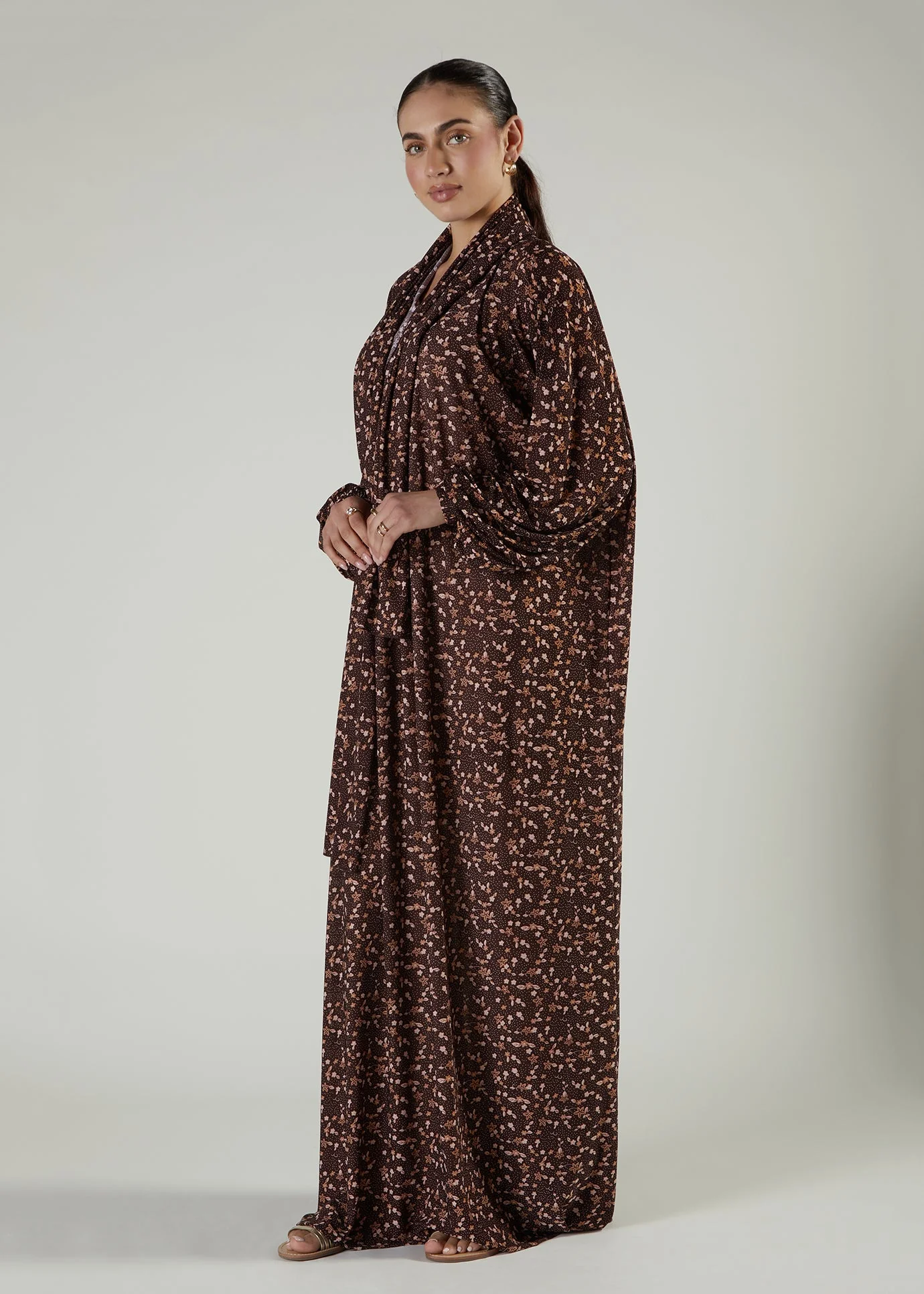 Printed Prayer Abaya Beige Flower - Image 3