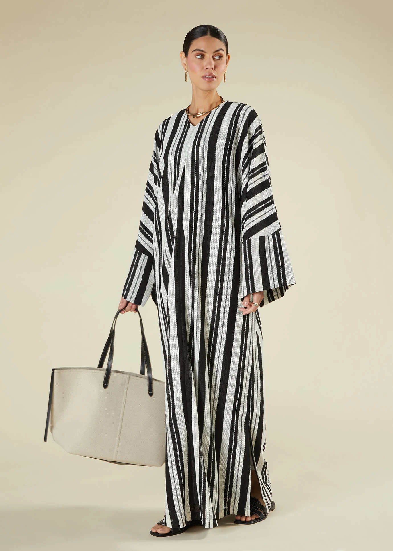 Single Pleat Crochet Kaftan - Image 2