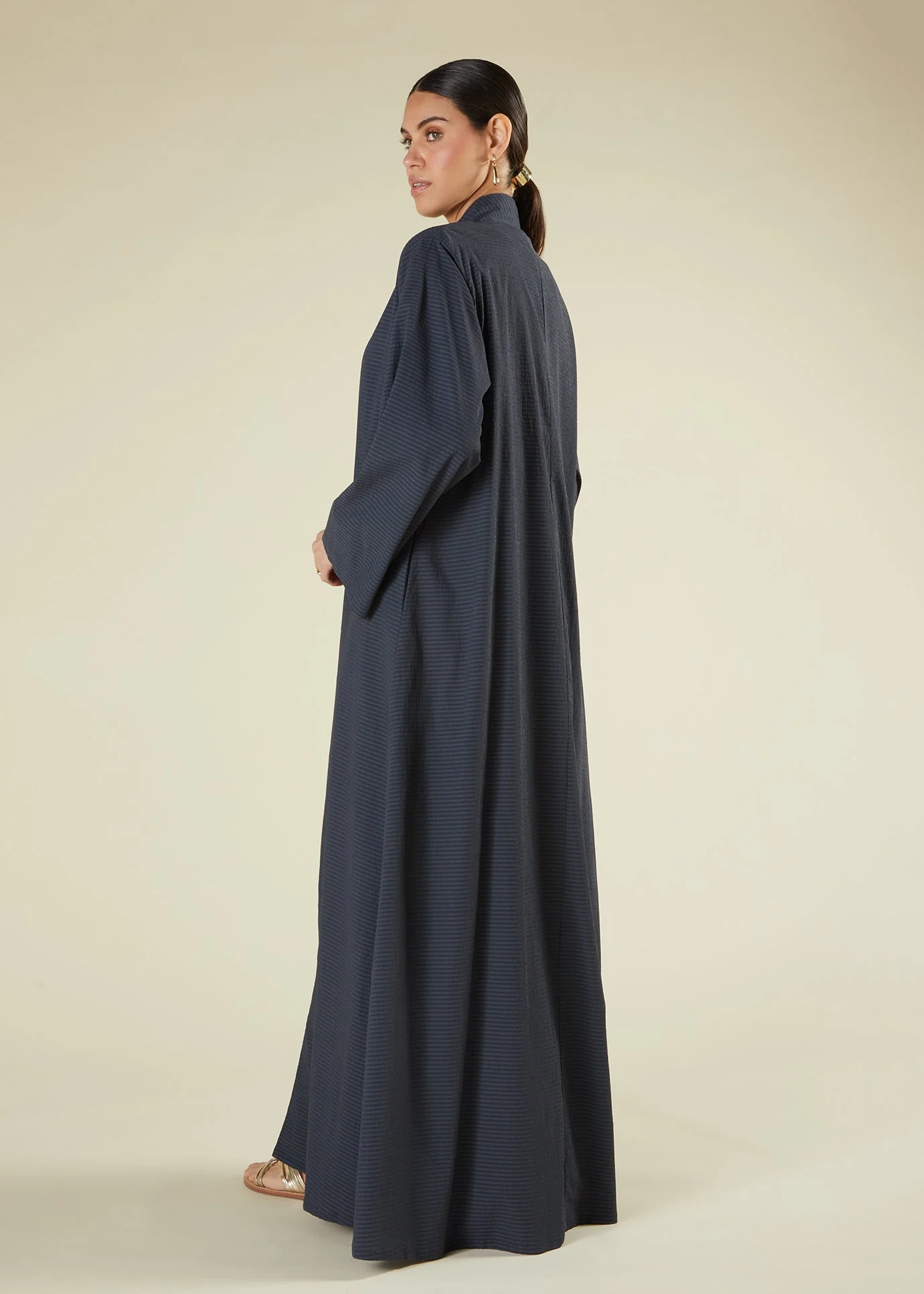 Textured Slate Open Abaya - Image 3